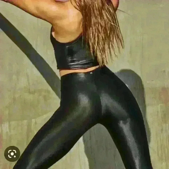 NEWLOOK SHINEY BLACK /GOLD LEGGINGS  SIZE LG - Picture 1 of 7